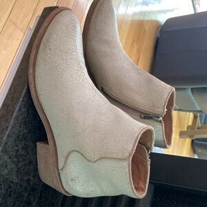 Frye Carson Piping Bootie (womens) 8.5